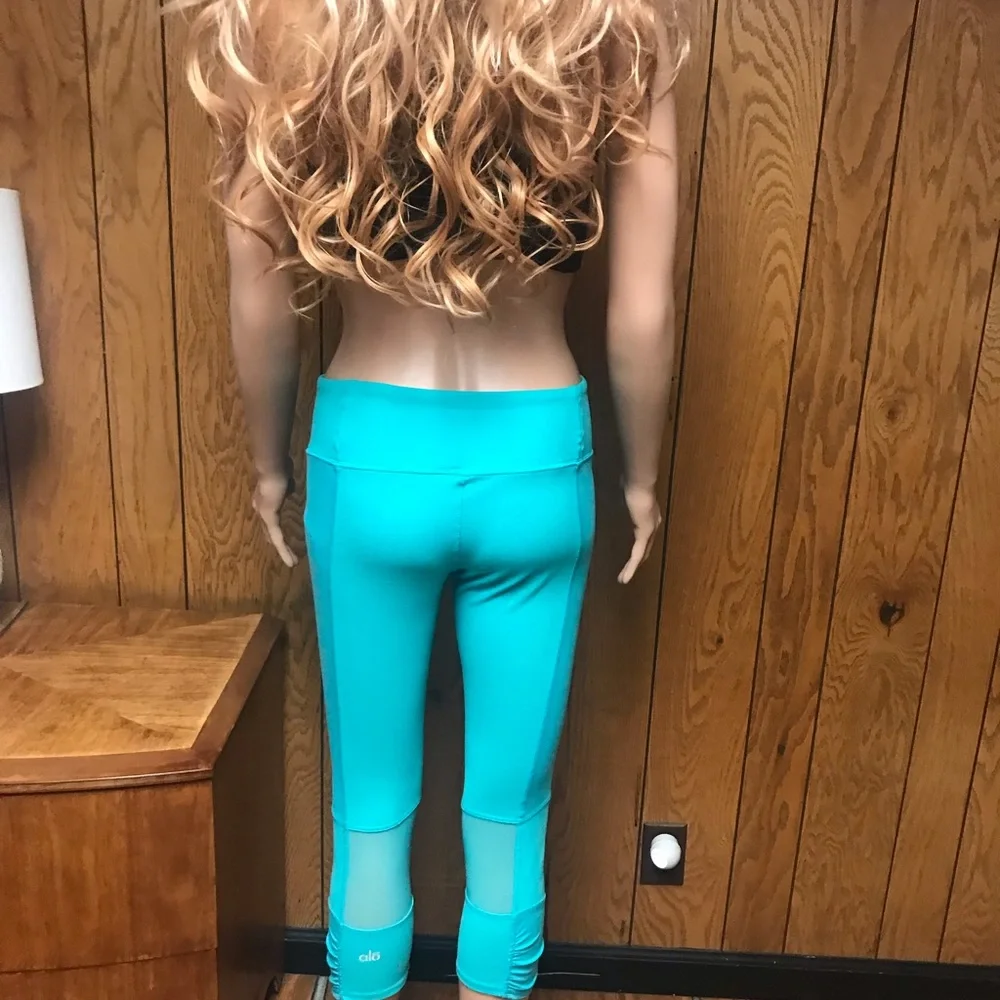Alo yoga Cropped Workout-Leggings- Aqua Teal- Size None Good Condition - Picture 4 of 16